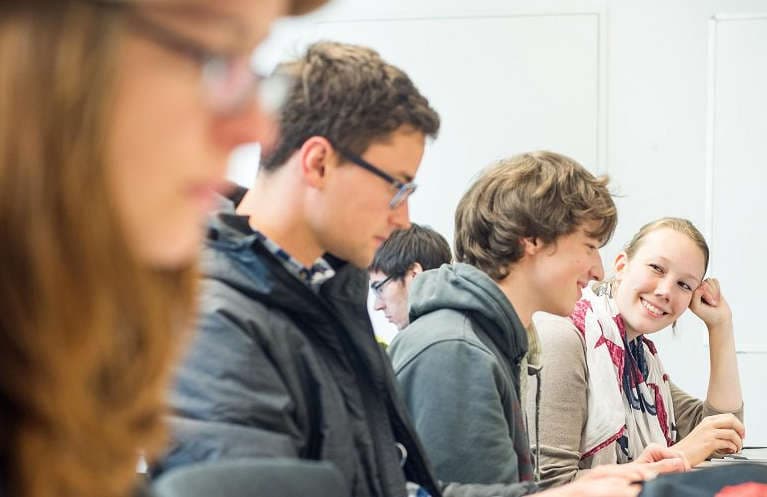 NashGleichgewicht und GefangenenDilemma lernen mit Serlo!